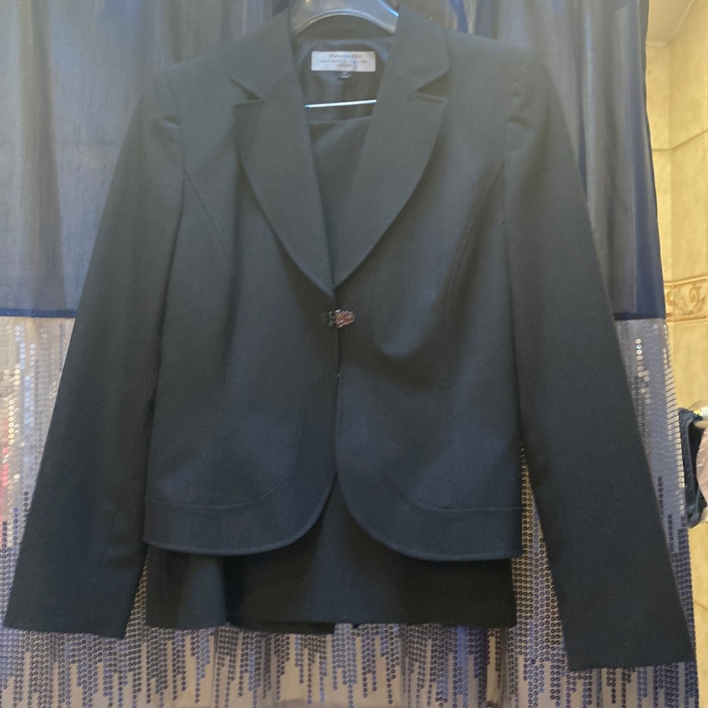 Womens Tahari Charcoal gray suit 10p
